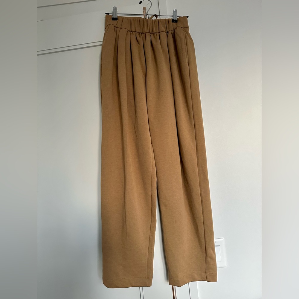 Uniqlo U gathered sweatpants (tan, size XS)